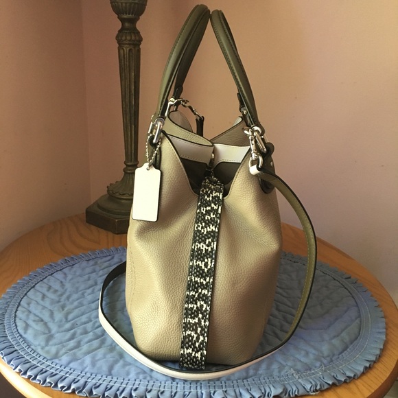 ❌SOLD❌ Coach Colorblock Edie 28 with Snakeskin - Picture 7 of 16